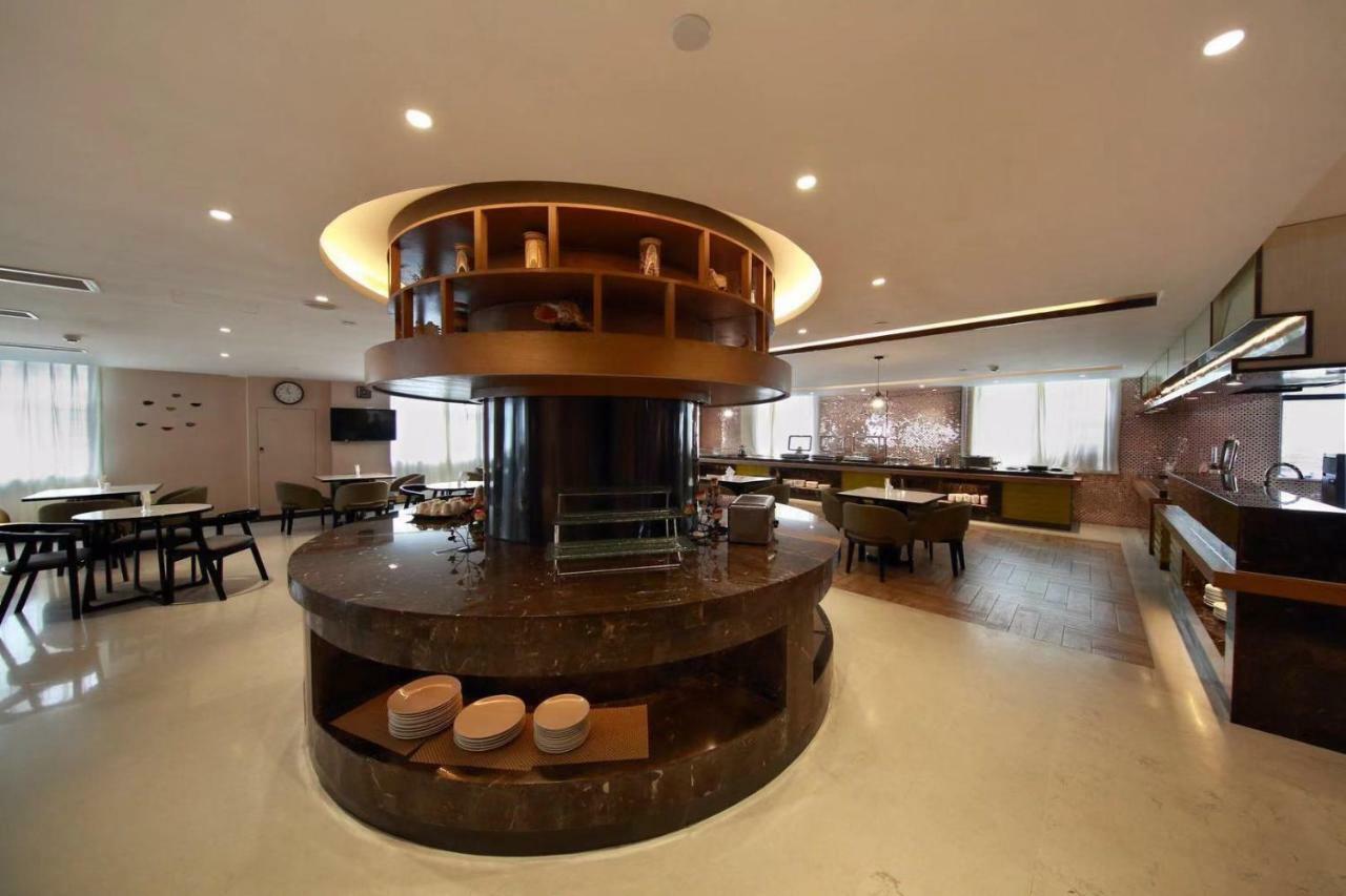 锦江都城酒店海南省政府日月广场免税店 Haikou (Hainan) Exterior foto